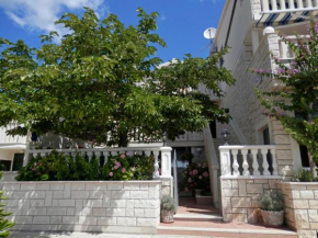 Гостиница Apartments Hrgovic  Рогозница